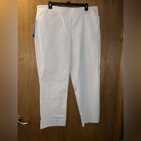 BUNDLE! (2) pairs of pull on size XL dress cropped pants/capris - Picture 7 of 14